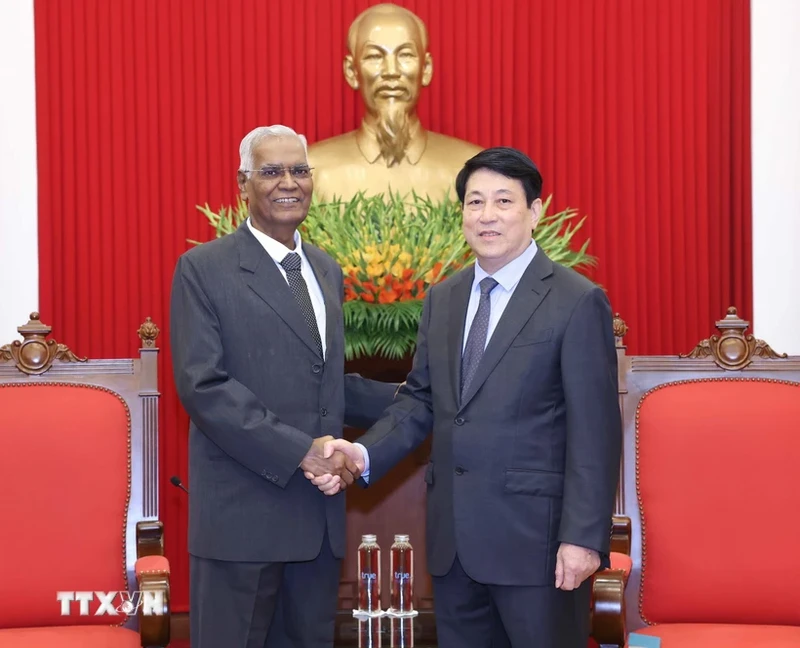 Permanent member of the CPV Central Committee’s Secretariat Luong Cuong (R) and CPI General Secretary Doraisamy Raja (Photo: VNA)