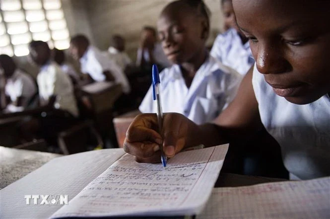 Students in a classroom in Kinshasa, Democratic Republic of Congo. (Photo: AFP/VNA)