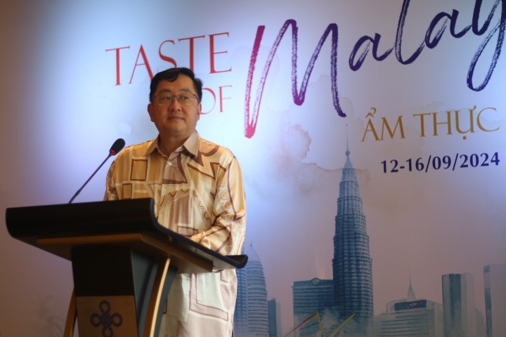 HE. Dato’ Tan Yang, Ambassador of Malaysia to Vietnam delivers a speech at the launching ceremony of “Taste of Malaysia” culinary festival. (Photo: Ngoc Ly/VNA)