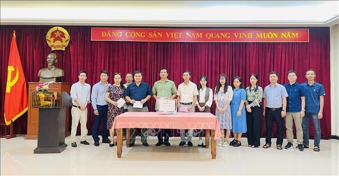 After the launching ceremony in Malaysia on September 12, the Vietnamese Embassy collects over 33 million VND (nearly 1,350 USD). (Photo: VNA)