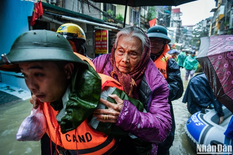 The People's Police force supports residents in flood-affected areas in Hanoi.