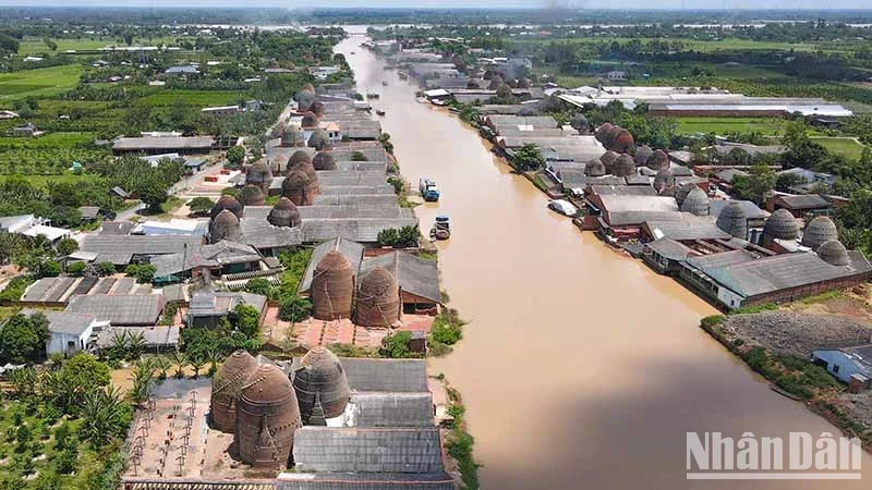 Mang Thit contemporary heritage in Vinh Long Province is one of the topics attracting photographers.