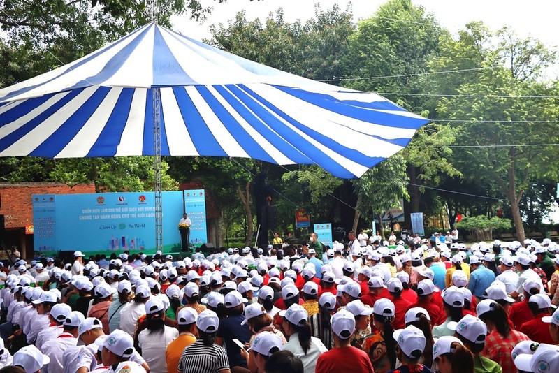 At the ceremony in Thuan Thuan town. (Photo: baotainguyenmoitruong.vn)