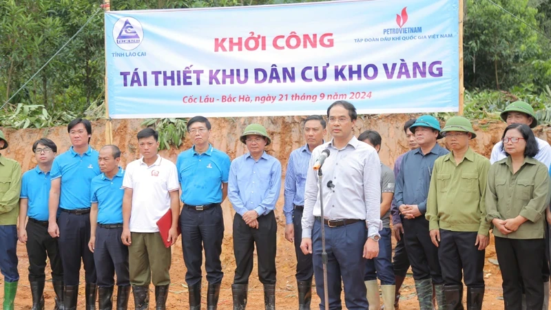 Trinh Xuan Truong, Deputy Secretary of the Provincial Party Committee and Chairman of the Lao Cai Provincial People’s Committee speaks at the groundbreaking ceremony. (Photo: NDO)