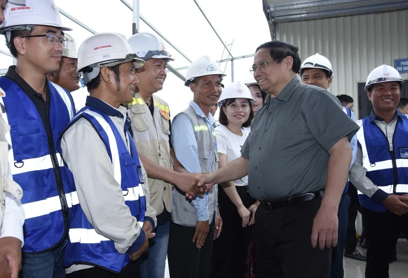 The PM inspects Belt Road No. 4 - Capital Region project that runs through Bac Ninh Province (Photo: NDO)