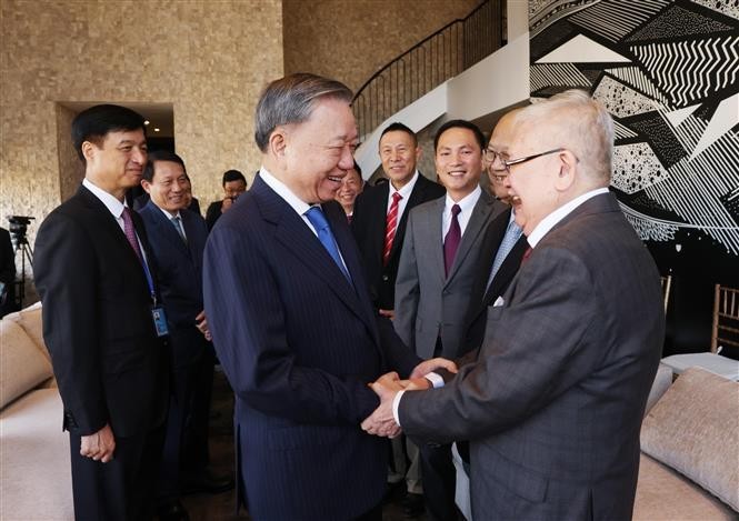 General Secretary of the Communist Party of Vietnam Central Committee and State President To Lam meets Vietnamese intellectuals in Houston city on September 22 (local time). (Photo: VNA)