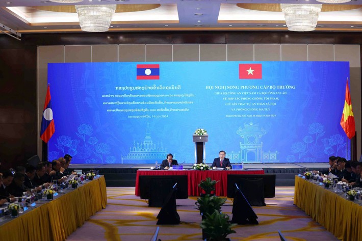 At a bilateral ministerial meeting between the Vietnamese and Lao Ministries of Public Security in Hanoi on October 14. (Photo: VNA)