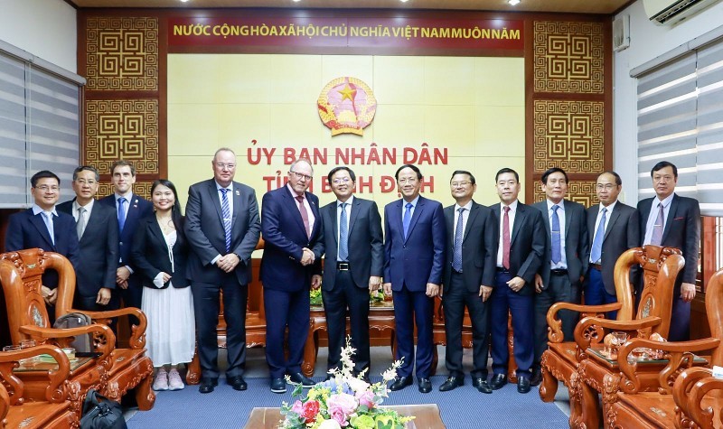 Leaders of Binh Dinh province and leaders of PNE Group at the working session on October 22. (Photo: Binh Dinh Provincial People's Committee)