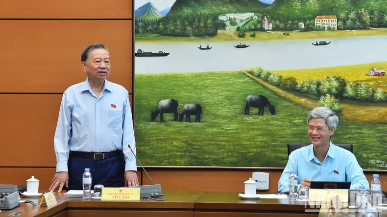 Party General Secretary To Lam addresses the discussion (Photo: NDO)