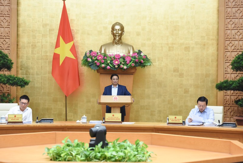 PM Pham Minh Chinh presides over the Government’s October regular meeting on November 9.