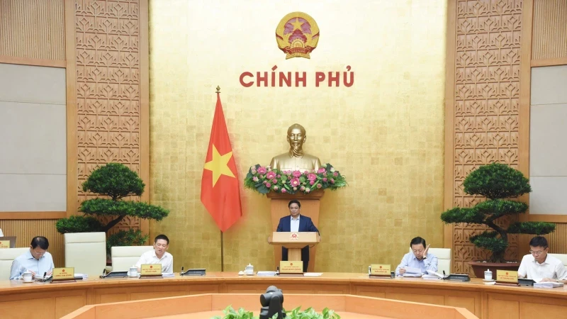 Prime Minister Pham Minh Chinh chairs the Government’s October regular meeting on November 9. (Photo: NDO)