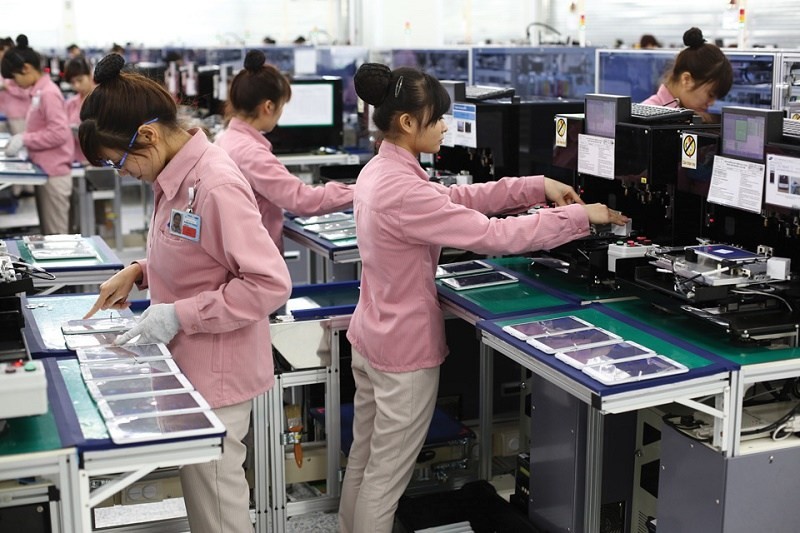 Employees are working at Samsung Electronics Co. Ltd. 