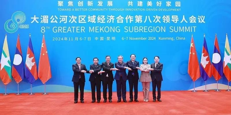 Chinese Premier Li Qiang, Prime Minister Pham Minh Chinh and other heads of delegations attend the 8th GMS Summit. (Photo: VNA)