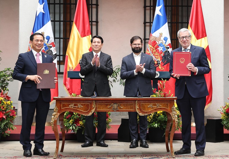 At the signing ceremony of the joint statement (Photo: VNA)