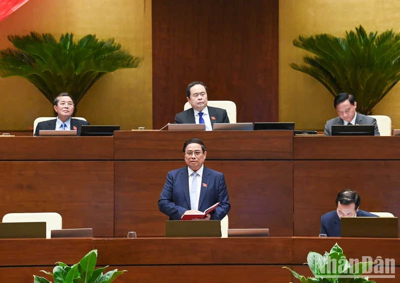 PM Pham Minh Chinh fields legislators' questions at the 15th NA's ongoing 8th session on November 12. (Photo: NDO)