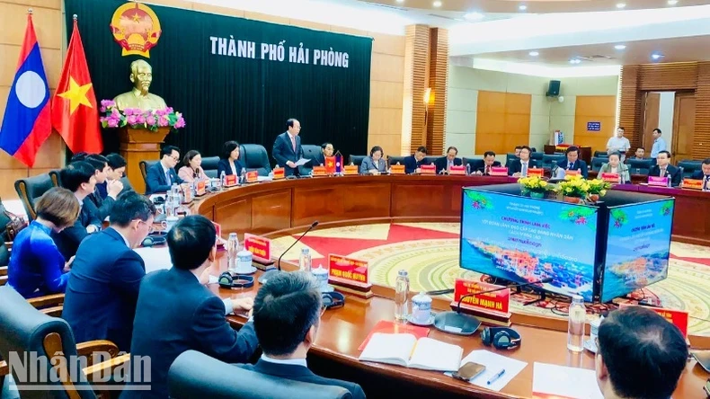 At the meeting between the Lao Party delegation and leaders of Hai Phong City