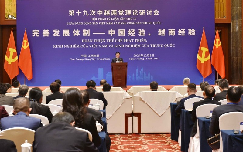 The 19th theoretical workshop between the Communist Party of Vietnam and the Communist Party of China held on December 6 in Jiangxi province (Photo: VNA)