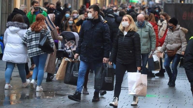 A shopping street in Cologne, Germany, in December 2020. (Photo: Reuters)