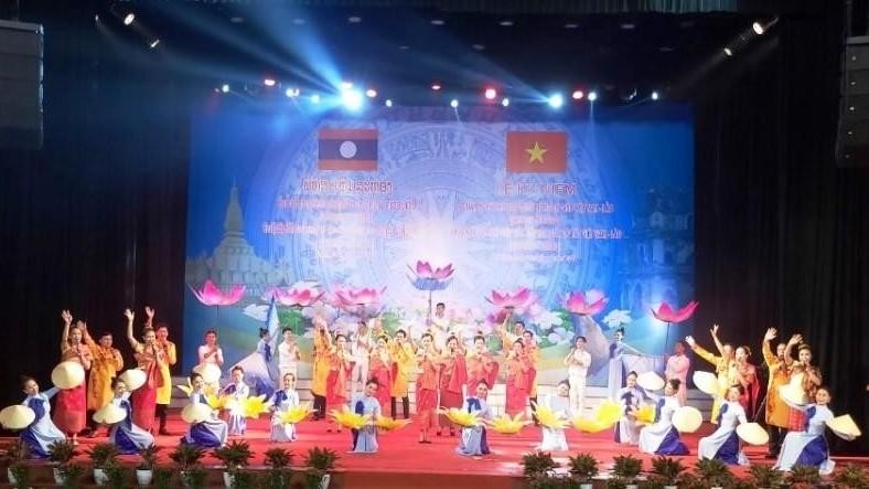 The ceremony to mark Vietnam-Laos ties in Ha Tinh Province. (Photo: NDO)