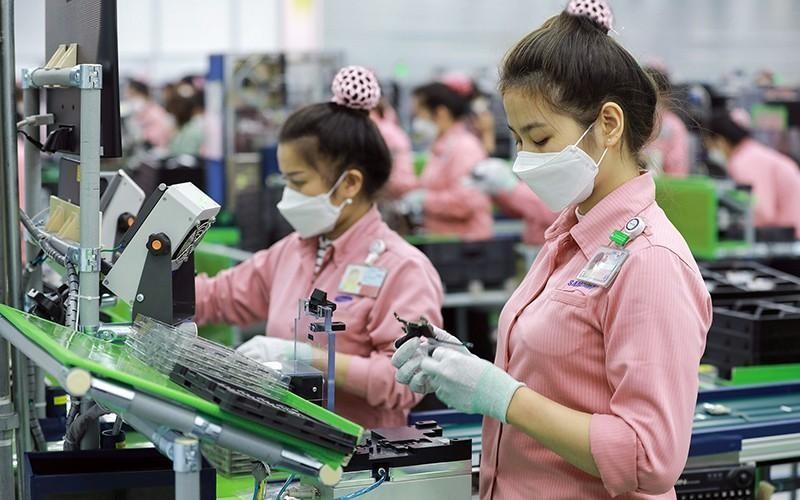 Manufacturing electronic components at Samsung Vietnam. (Photo: Nguyen Duc)