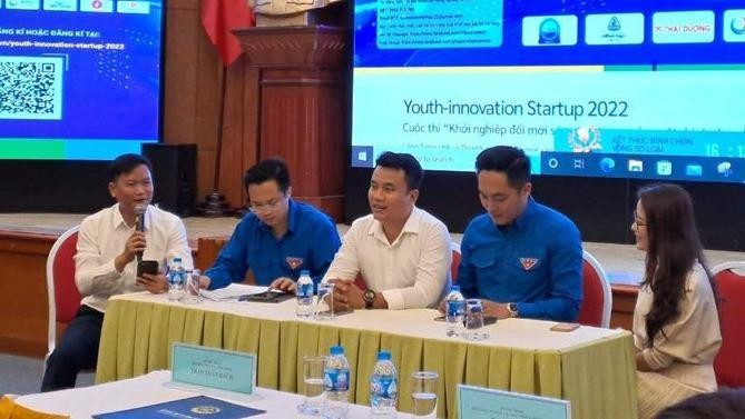 Experts and speakers at the launch of the contest. (Photo: doanhnghiepvn.vn)