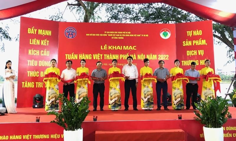 The opening ceremony of the Hanoi Vietnamese goods week.
