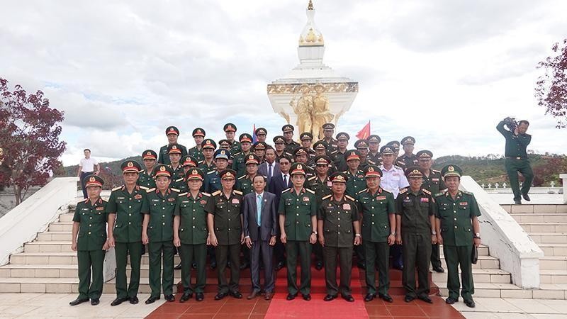 The Vietnamese delegation at the monument.