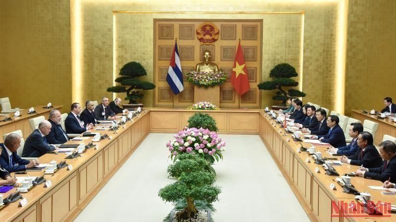 The talks between Prime Minister Pham Minh Chinh and his Cuban counterpart Manuel Marrero Cruz. (Photo: Tran Hai)