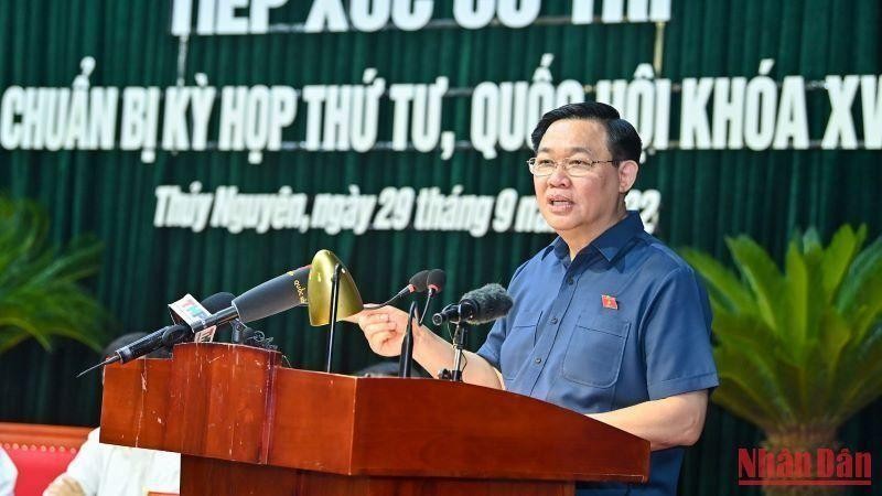 National Assembly Chairman Vuong Dinh Hue speaks during a meeting with Hai Phong voters. (Photo: Duy Linh)
