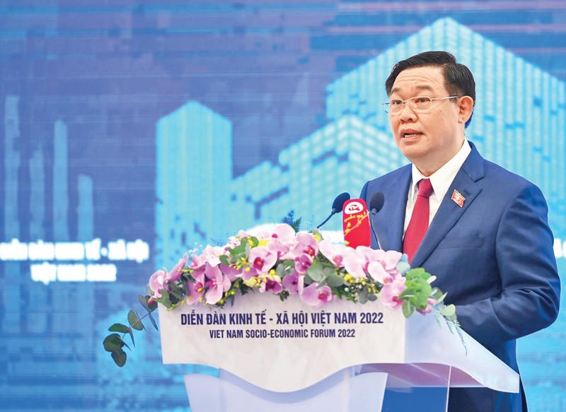 NA Chairman Vuong Dinh Hue speaks at the Vietnam Socio-economic Forum 2022. (Photo: DUY LINH)