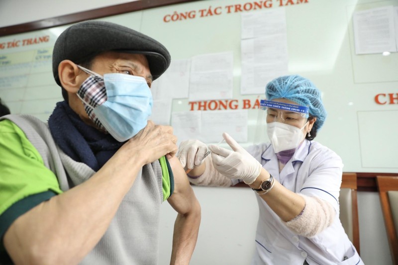 A man is vaccinated against COVID-19. (Photo: VNA)
