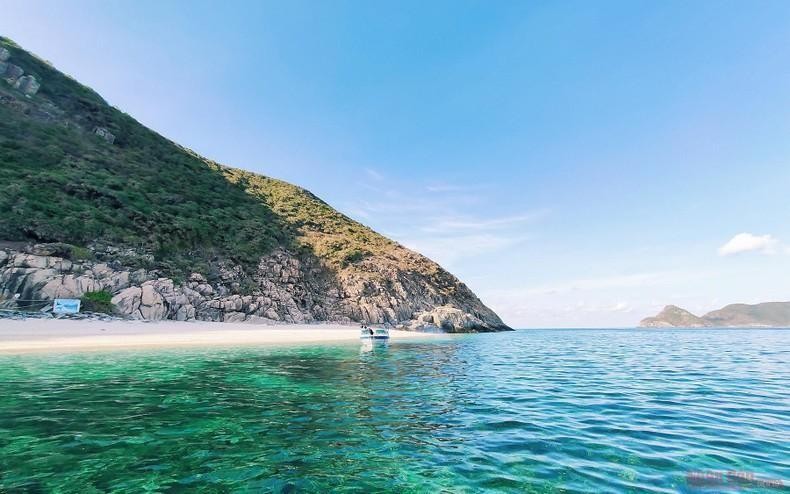 Con Dao is filled with white-sand beaches and scenic trails. (Photo: Minh Duy)