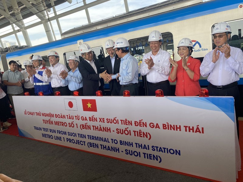 Ho Chi Minh City officials at the test run.