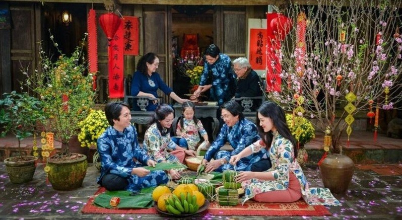 Tet is also an occasion for foreigners to experience the traditional culture of Vietnam. (Source: VNA)