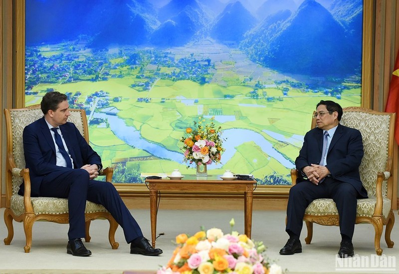 Prime Minister Pham Minh Chinh and French Minister for Foreign Trade, Attractiveness and French Nationals Abroad Olivier Becht. (Photoo: Tran Hai)