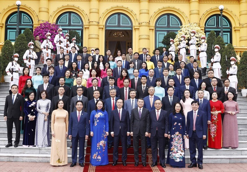 President Vo Van Thuong and staff of the Presidential Office. (Photo: VNA)