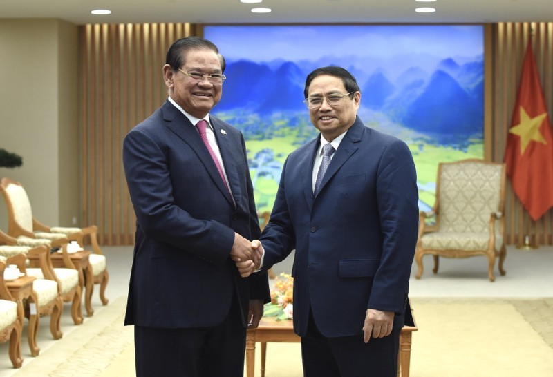PM Pham Minh Chinh and Cambodian Deputy PM and Minister of Interior Sar Kheng. (Photo: Tran Hai)