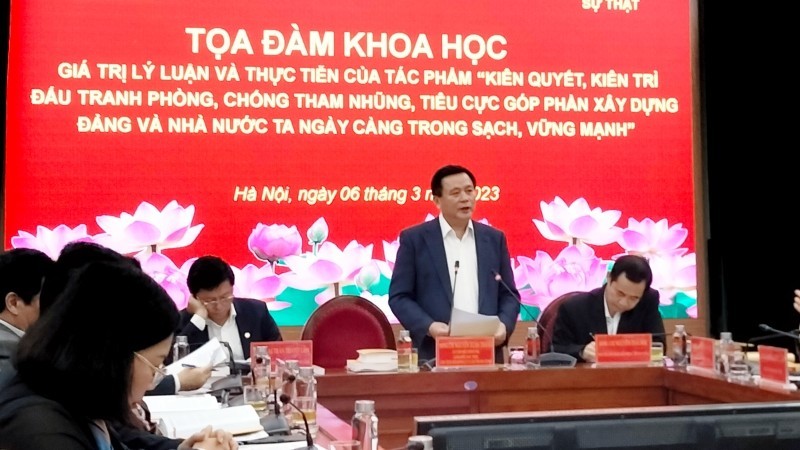 Politburo member and President of the Ho Chi Minh National Academy of Politics Nguyen Xuan Thang speaks at the workshop.
