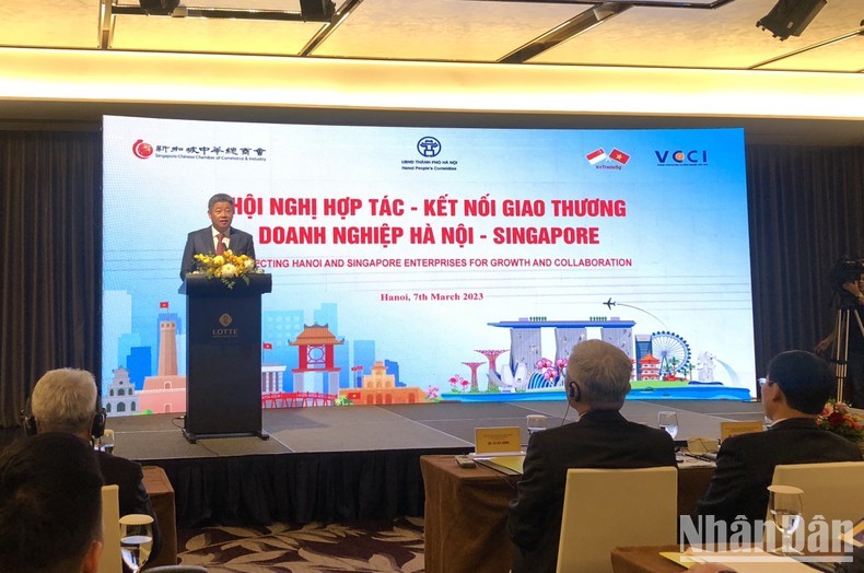Hanoi Vice Chairman Nguyen Manh Quyen speaks at the conference. (Photo: Nhan Dan)