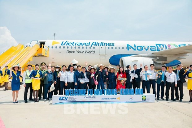 Tourists are welcomed at Cam Ranh Airport. (Photo: VNA)