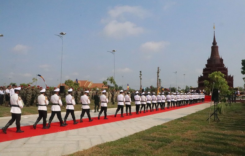 The inauguration of the grave tower on April 2. (Photo: NDO)