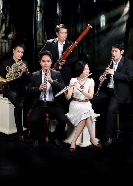 A quintet consisting of flutist Nguyen Nhat Chi Lan, oboist Pham Khanh Toan, clarinetist Vo Minh Dong, bassoonist A Tach, and horn player Dai Nghia will perform in the “Chamber Music” concert at the HCM City Opera House on April 16. (Photo courtesy of HBSO)