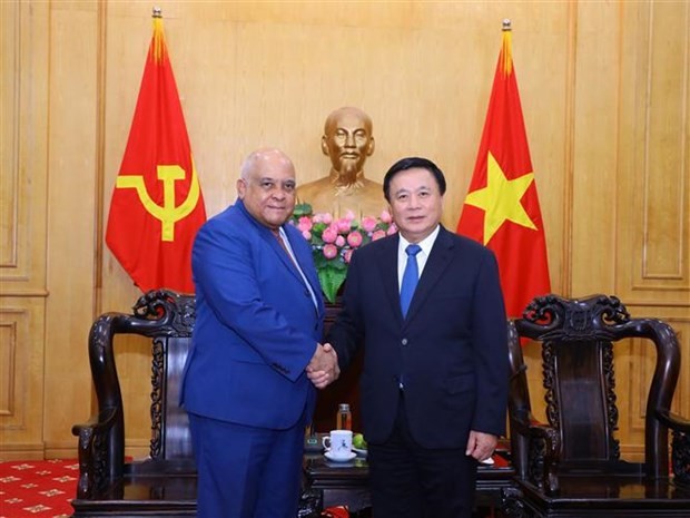 Nguyen Xuan Thang, Politburo member, President of the Ho Chi Minh National Academy of Politics and Chairman of the Central Theory Council, receives Cuban Ambassador to Vietnam Orlando Nicolás Hernández Guillén. (Photo: VNA)
