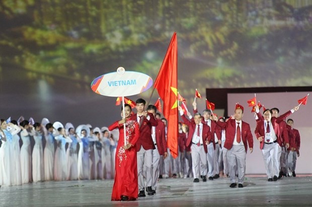 Swimmer Nguyen Huy Hoang holds the Vietnamese national flag at the opening ceremony of the 31st Southeast Asian Games held in Vietnam last year. (Photo: VNA)