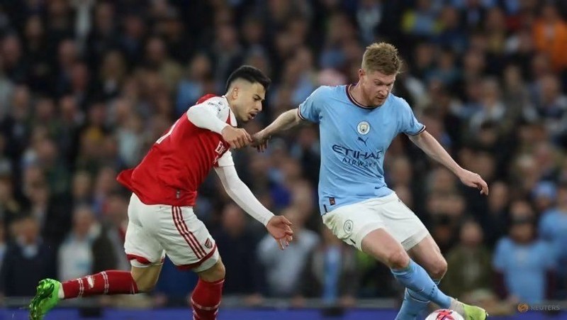 Caption: Arsenal’s Gabriel Martinelli in action with Manchester City’s Kevin De Bruyne. (Photo: Reuters) 