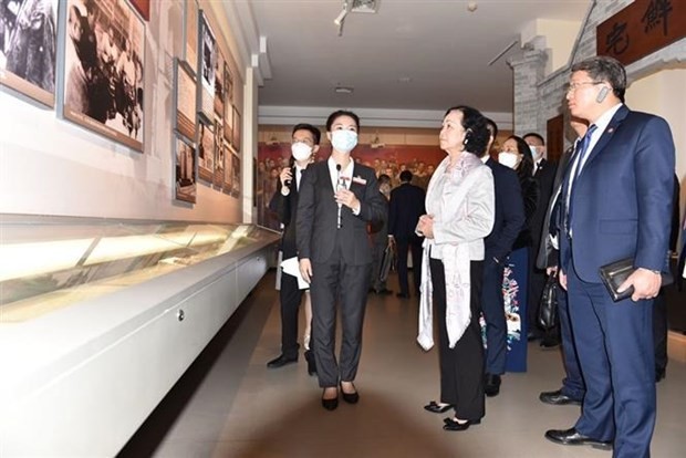 Truong Thi Mai, a Politburo member, permanent member of the Communist Party of Vietnam Central Committee’s Secretariat and head of the Central Committee’s Organisation Commission, visits the Hongyan Revolutionary History Museum. (Photo: VNA)