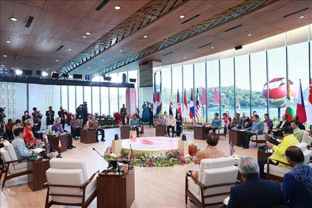 At the 42nd ASEAN Summit's retreat (Photo: VNA)