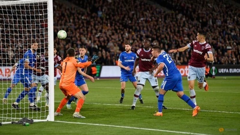 West Ham United's Michail Antonio scores their second goal. (Photo: Reuters)