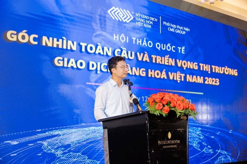 Director of the MOIT’s domestic market department Tran Duy Dong speaks at the event.