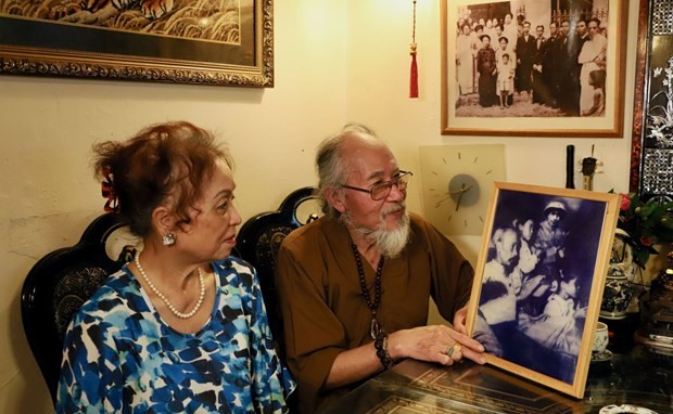 Poet Thanh Phan and his wife (Photo: VNA)